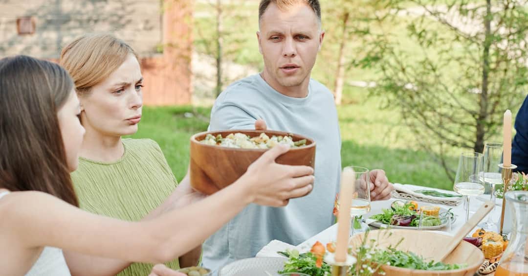 Mniej mięsa na talerzu - 10 korzyści dla Ciebie i planety