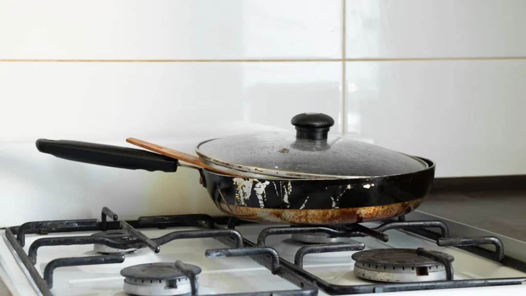 Gdzie wyrzucić patelnię aby prawidłowo segregować odpady w kuchni